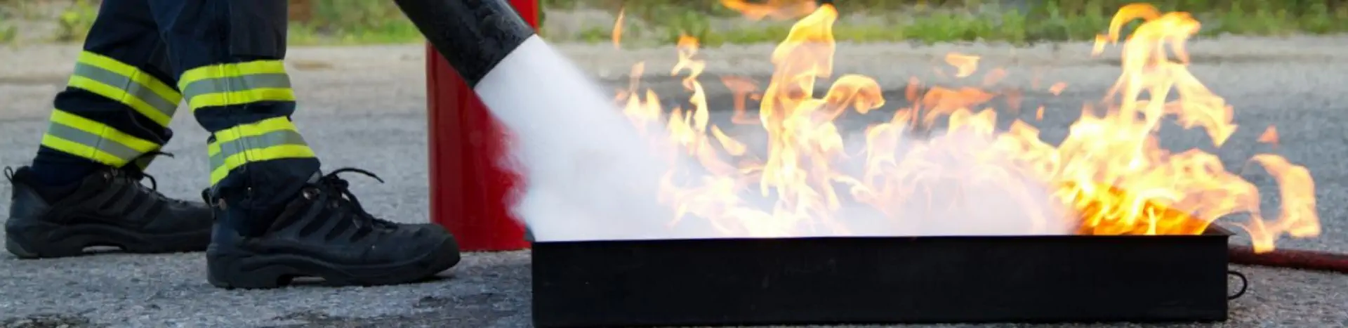 Brandblusser tijdens BHV cursus Groningen
